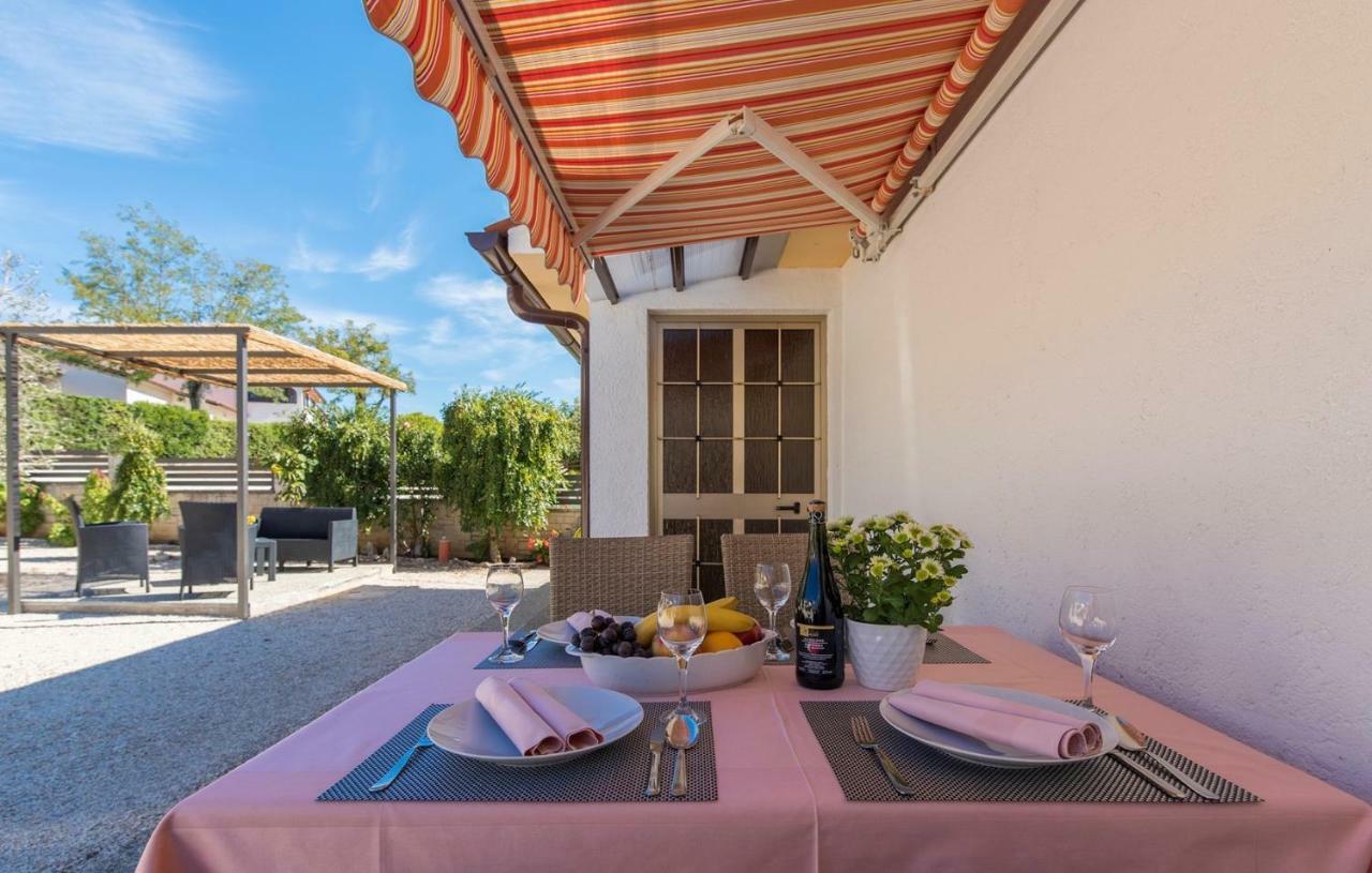 Cottage Nilda I Musalez エクステリア 写真